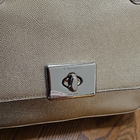 Elegant Gold Chain Strap Women's Bag - Picture 2 of 3